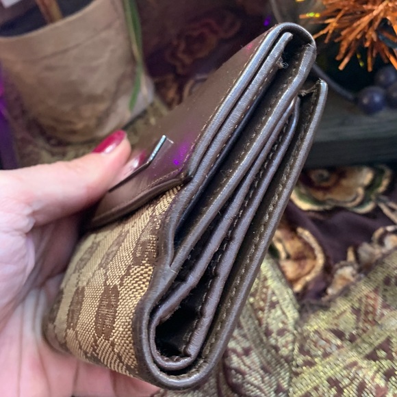 1DAY SALE🔥Authentic GUCCI Monogrammed interlocking GG canv /leather snap wallet - Picture 11 of 16